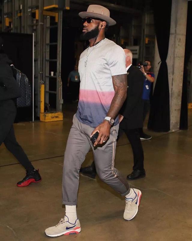 当代乔丹降临！伦纳德无视杰伦的防守 三分精准命中