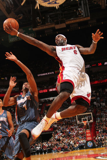 詹姆斯：衷心希望人们没有忘记罗斯，他是个不可思议的竞争者