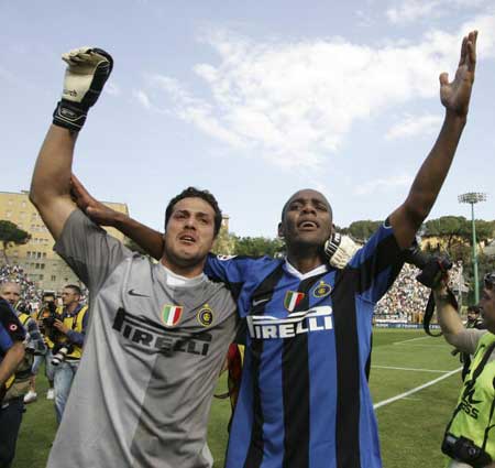 吴前贡献16分5篮板5助攻，两队唯一得分上双的本土球员