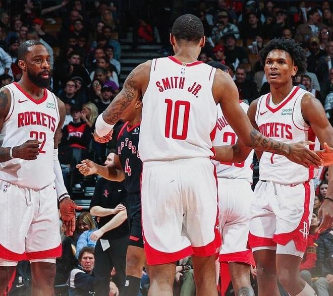 ＂你接住球了吗？又牵住她／他的手了吗