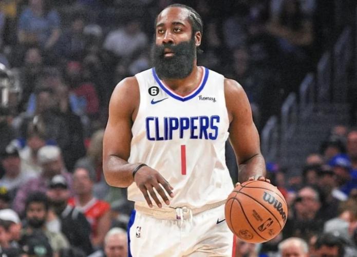 可惜!梅西任意球击中门框 看台上妻儿抱头神同步