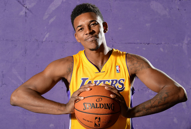 第68分钟，杰里米·多库替补登场换下曼城球员。场上比分1比0。 来源：City Xtra