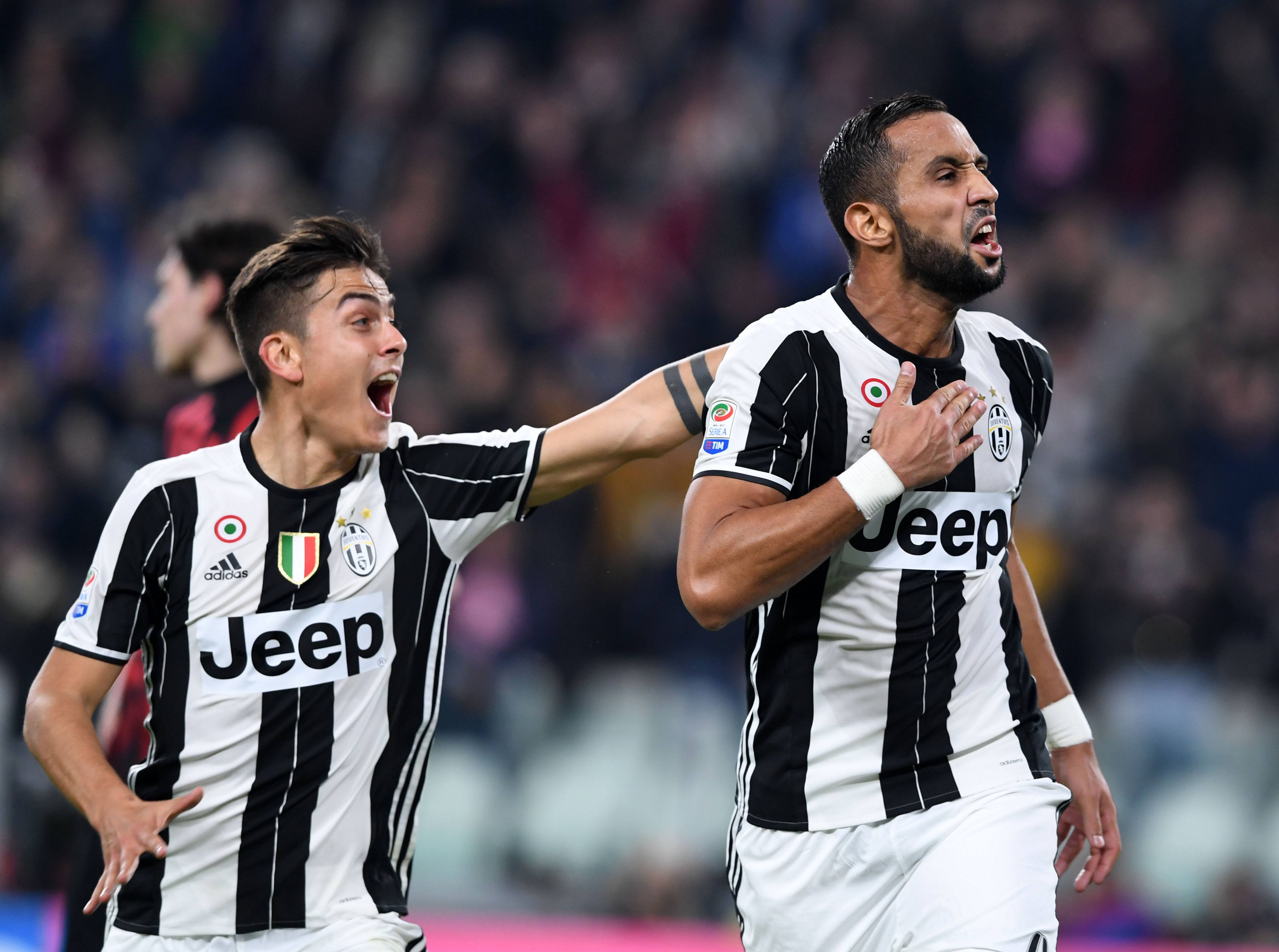 详解棒球规则中的观众干预判定当球迷在界外区域接捕界内飞球